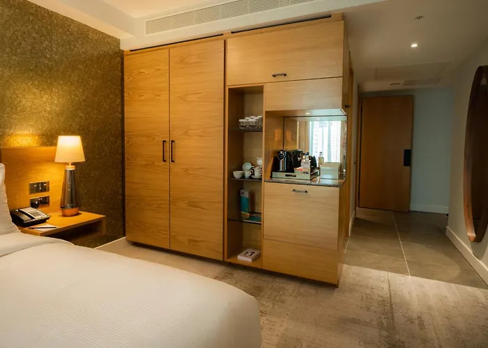 Hotel Lincoln Plaza London, Curio Collection By Hilton